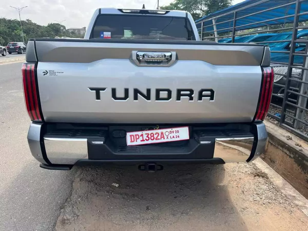 Toyota Tundra   - 2022