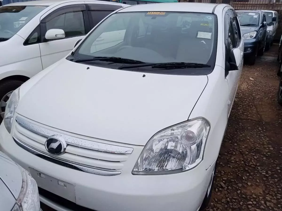 Toyota Raum    - 2009