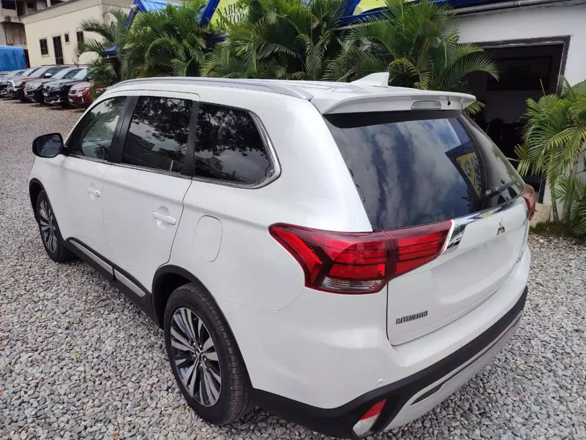 Mitsubishi OUTLANDER   - 2019