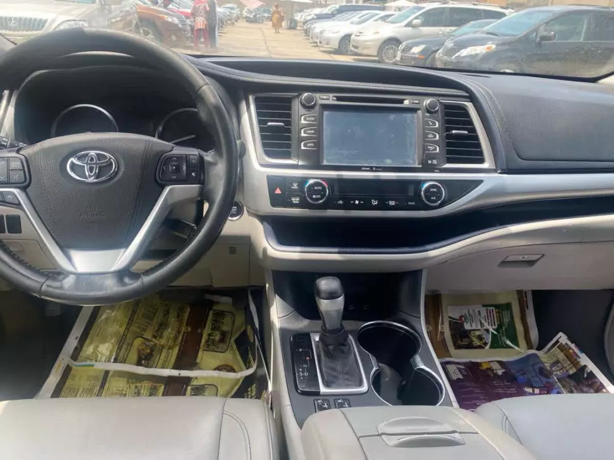 Toyota Highlander   - 2015