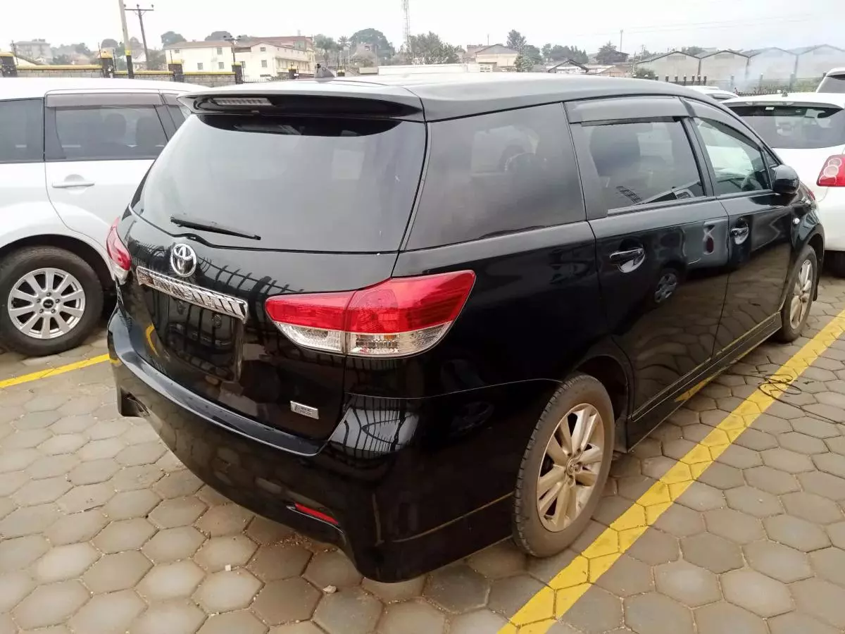 Toyota Wish   - 2010