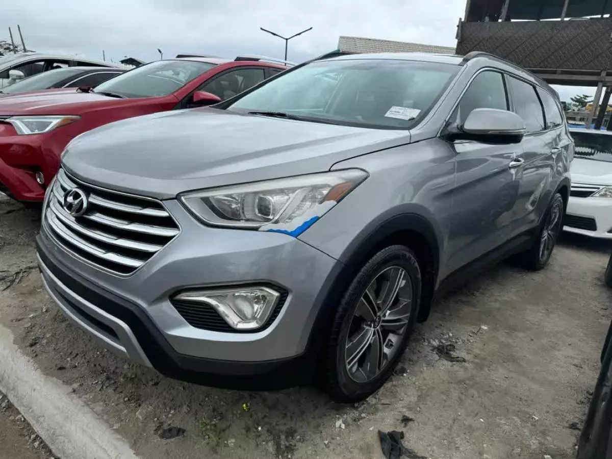 Hyundai Santa Fe   - 2013