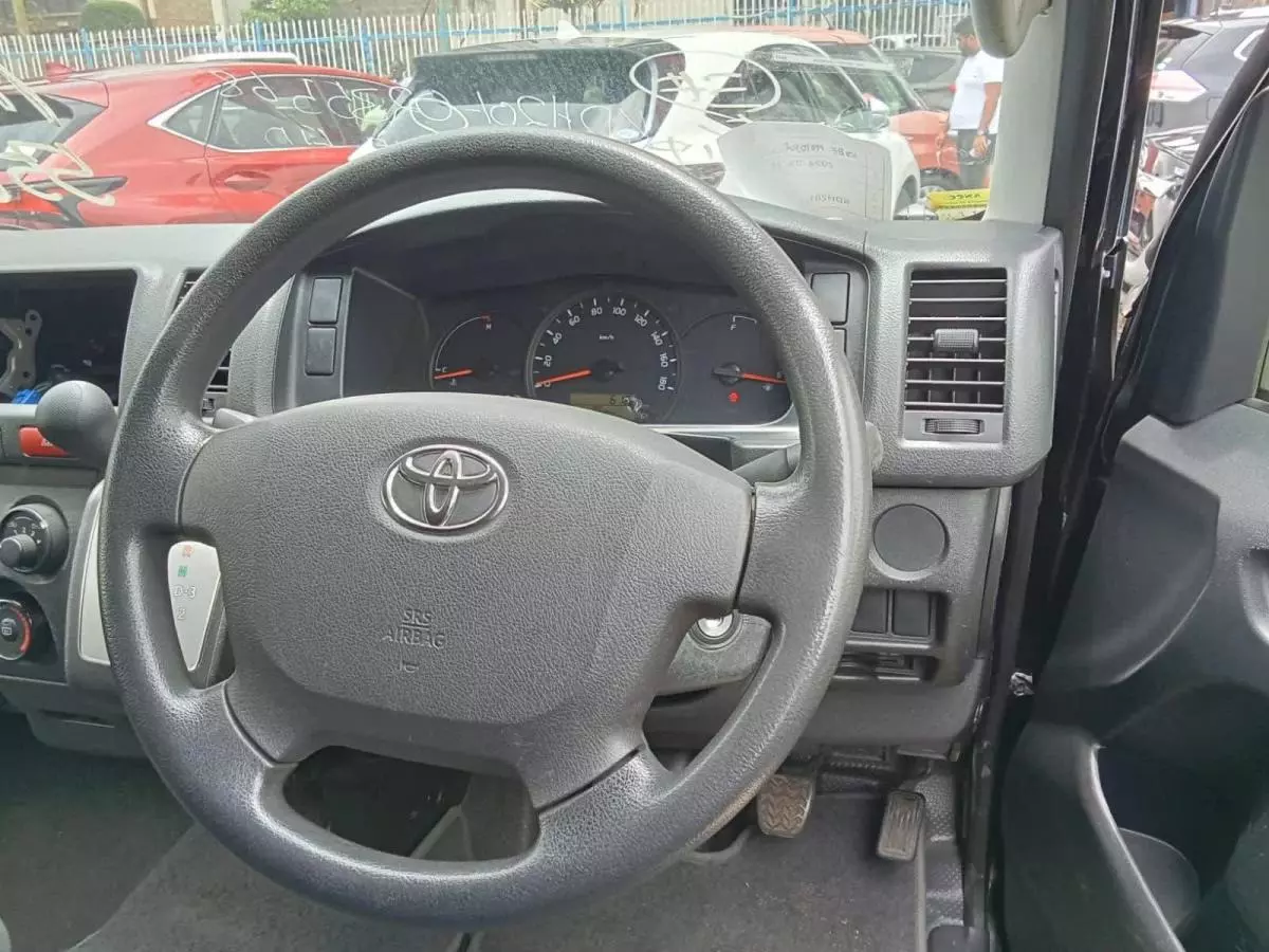 Toyota Hiace   - 2017