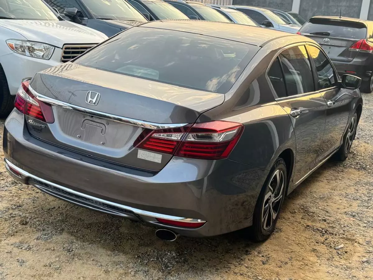 Honda Accord   - 2017