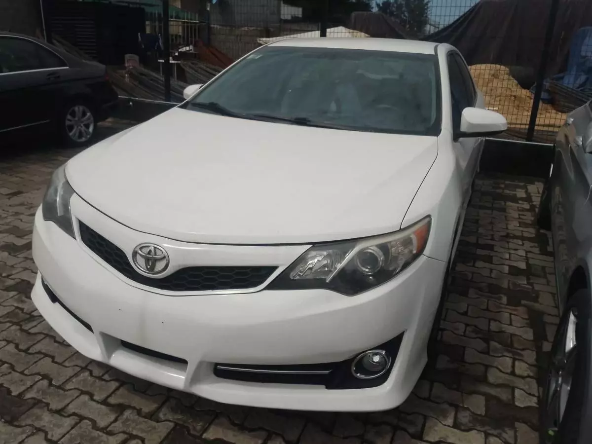 Toyota Camry   - 2014