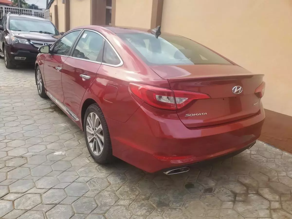 Hyundai Sonata   - 2016