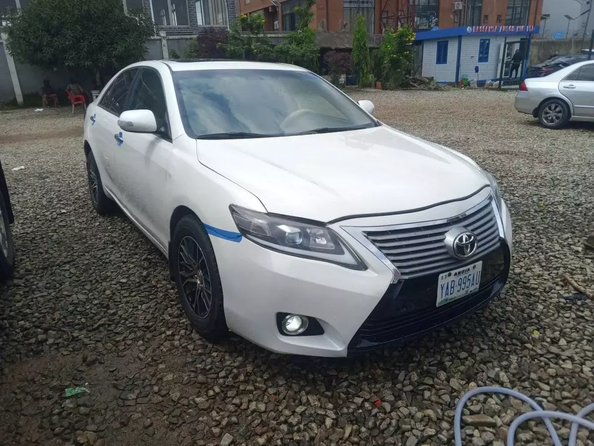 Toyota Camry   - 2010