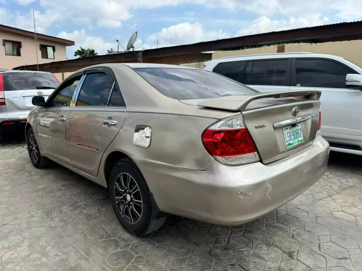 Toyota Camry   - 2003