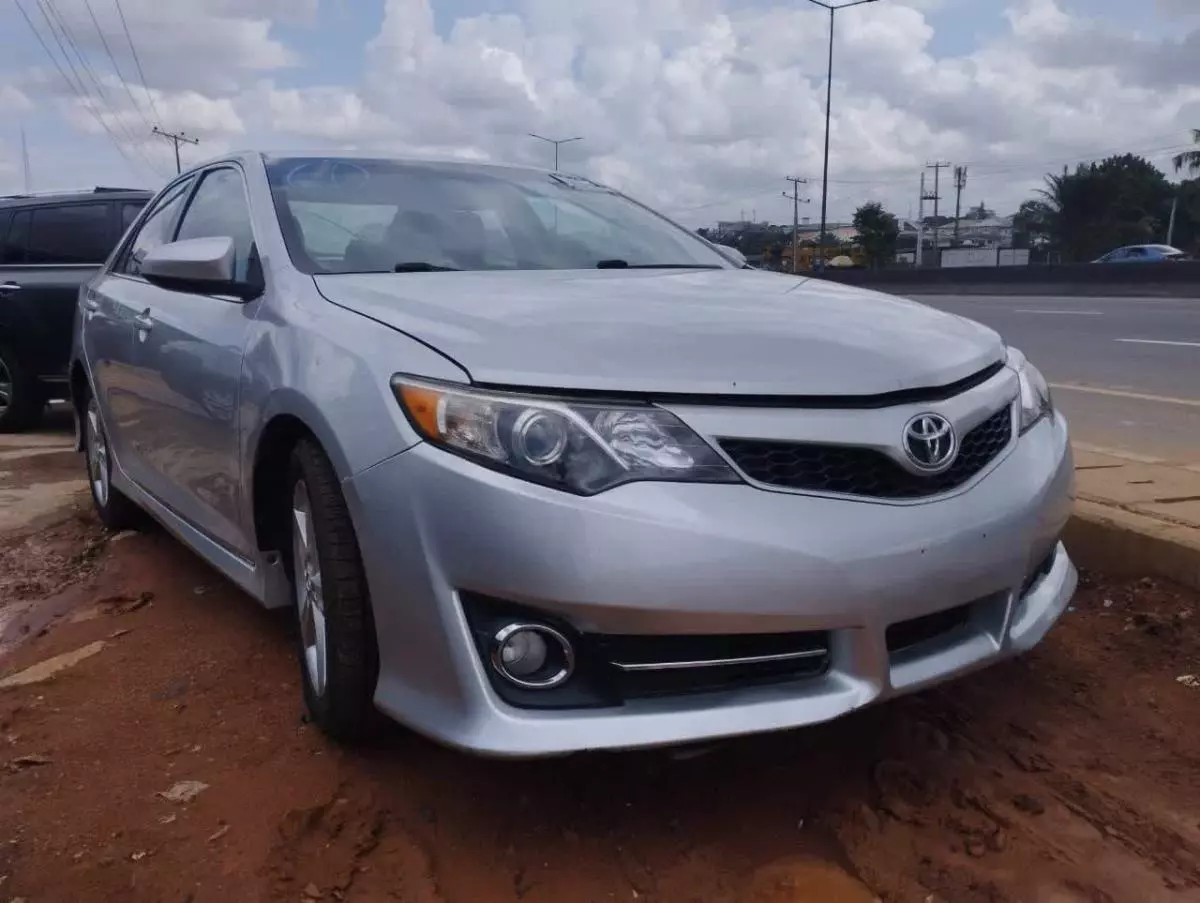 Toyota Camry   - 2014