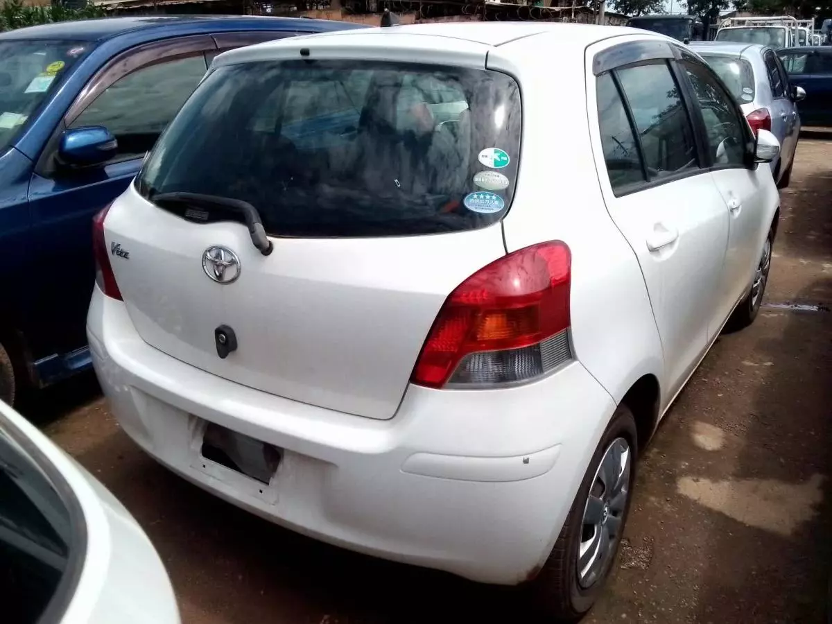 Toyota Vitz   - 2010