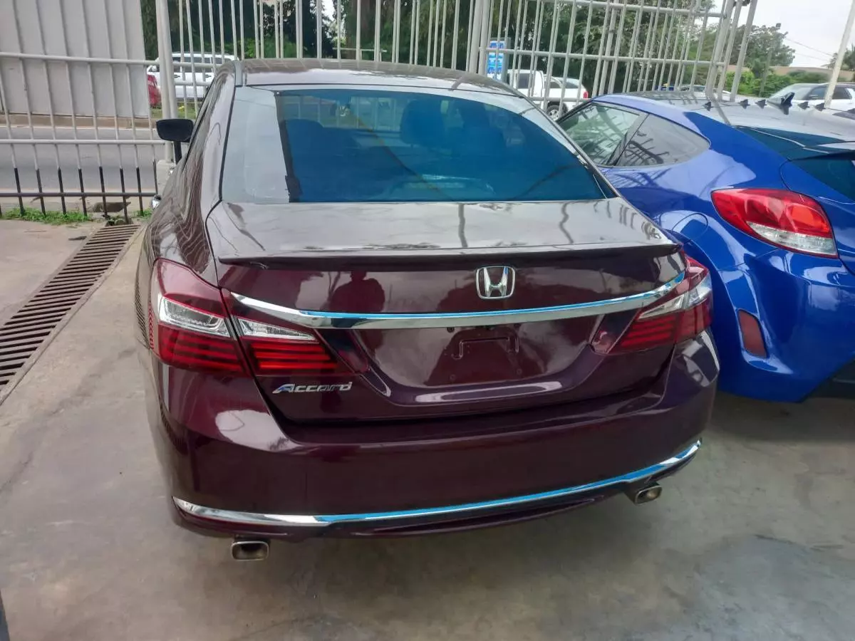 Honda Accord   - 2017