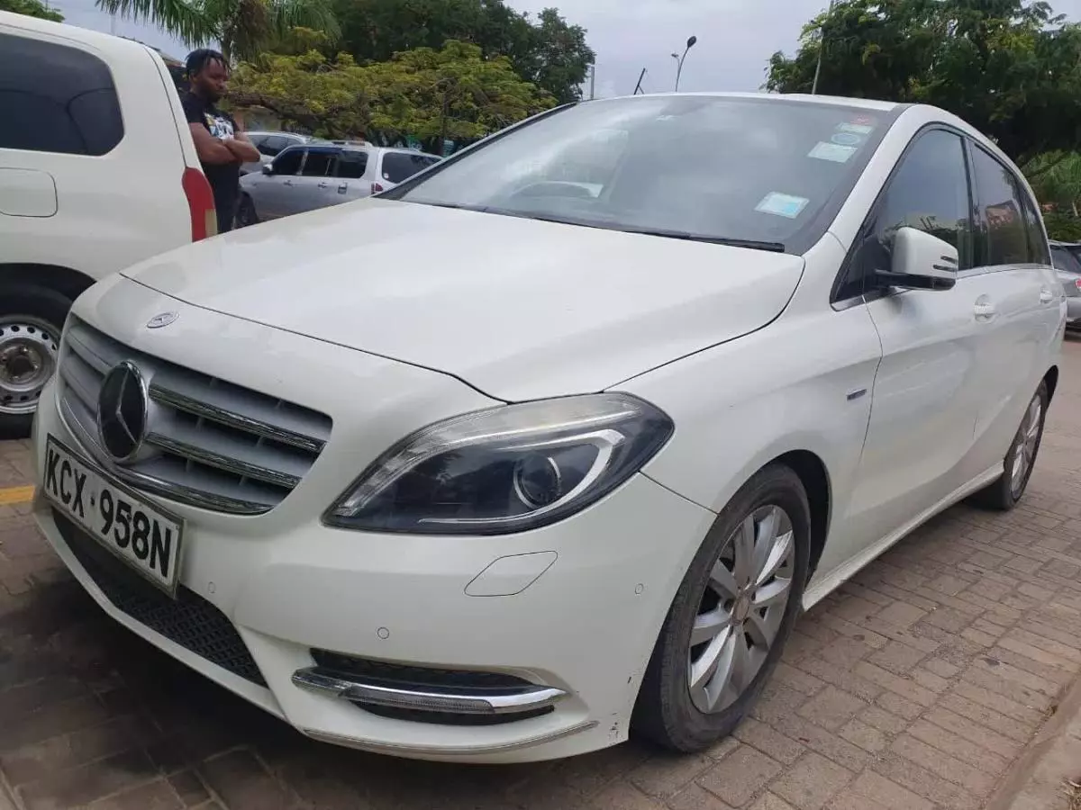 Mercedes-Benz B 180   - 2012