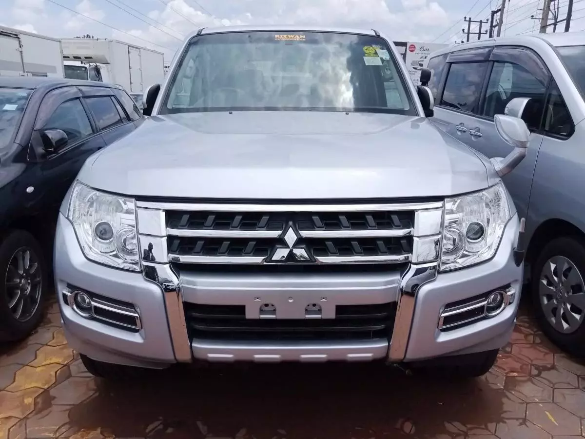 Mitsubishi Pajero   - 2011