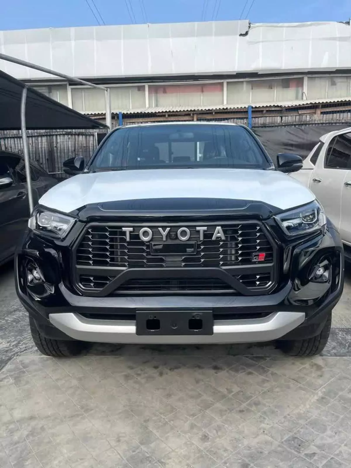 Toyota Hilux   - 2024