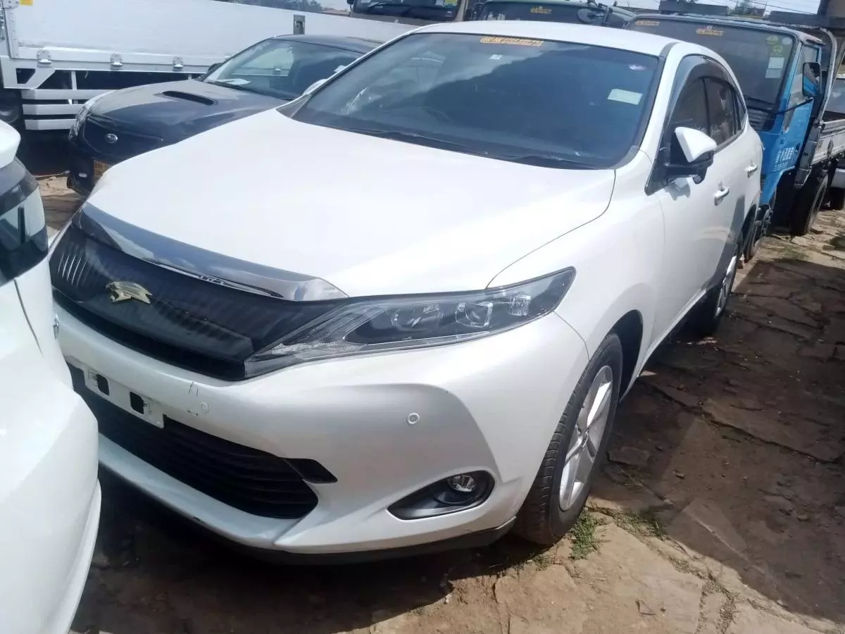 Toyota Harrier   - 2016