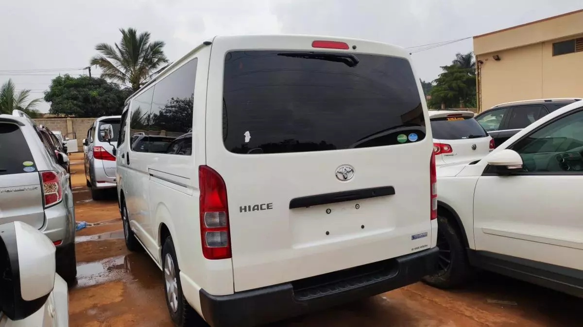 Toyota Hiace   - 2015