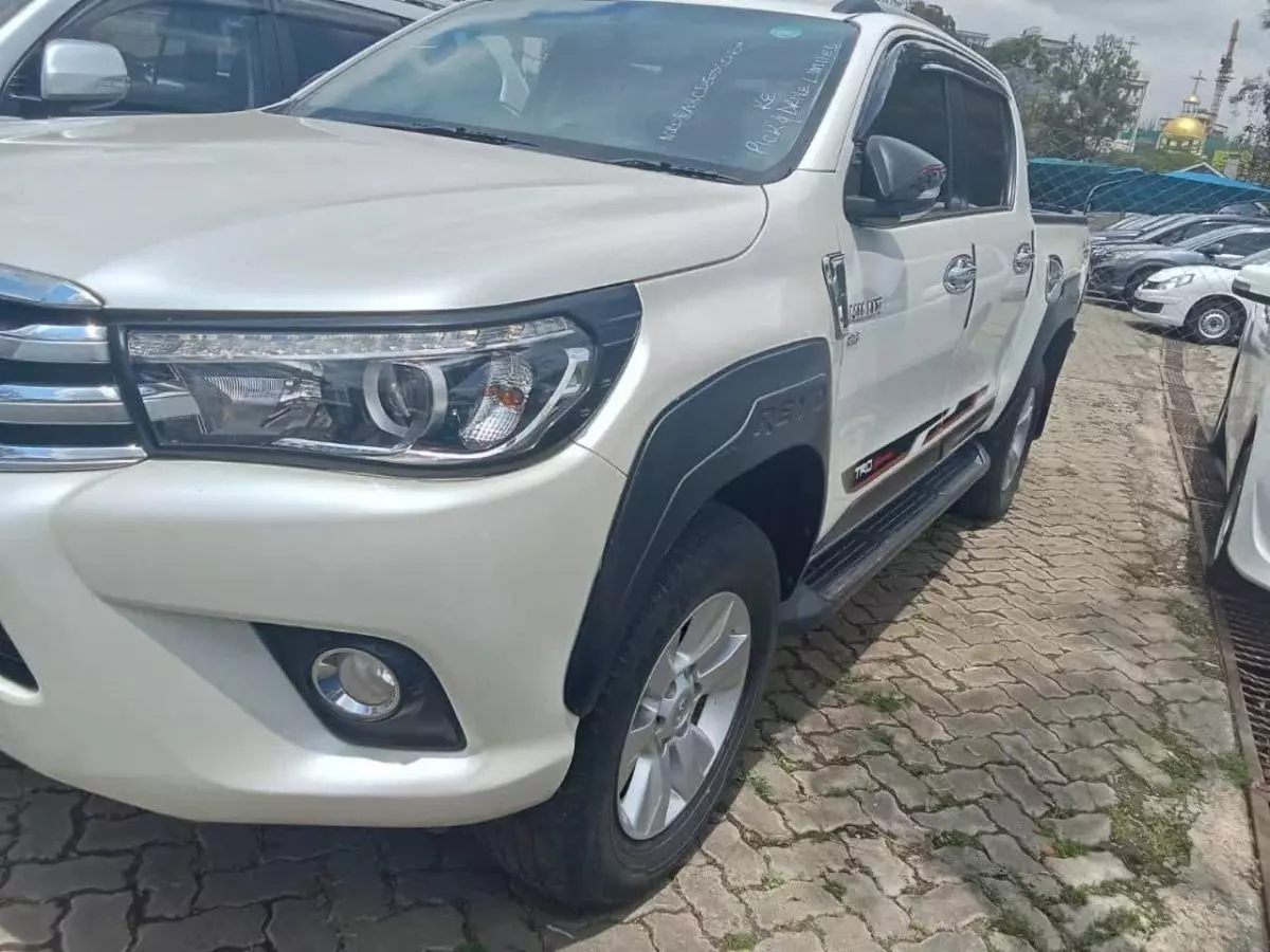 Toyota Hilux Revo    - 2016