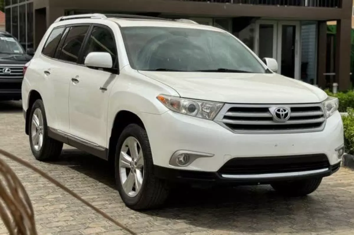 Toyota Highlander   - 2012