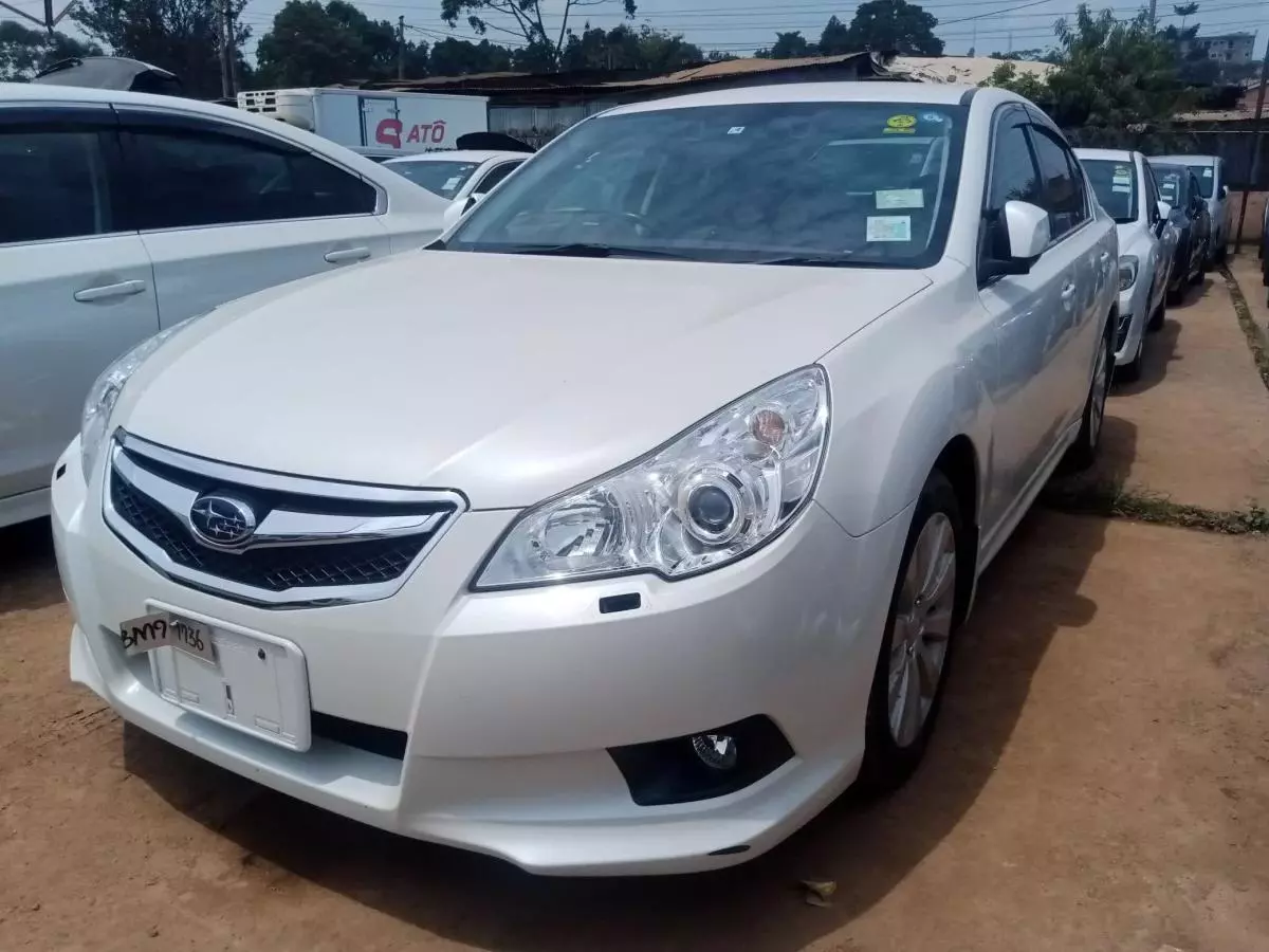 Subaru Legacy   - 2011