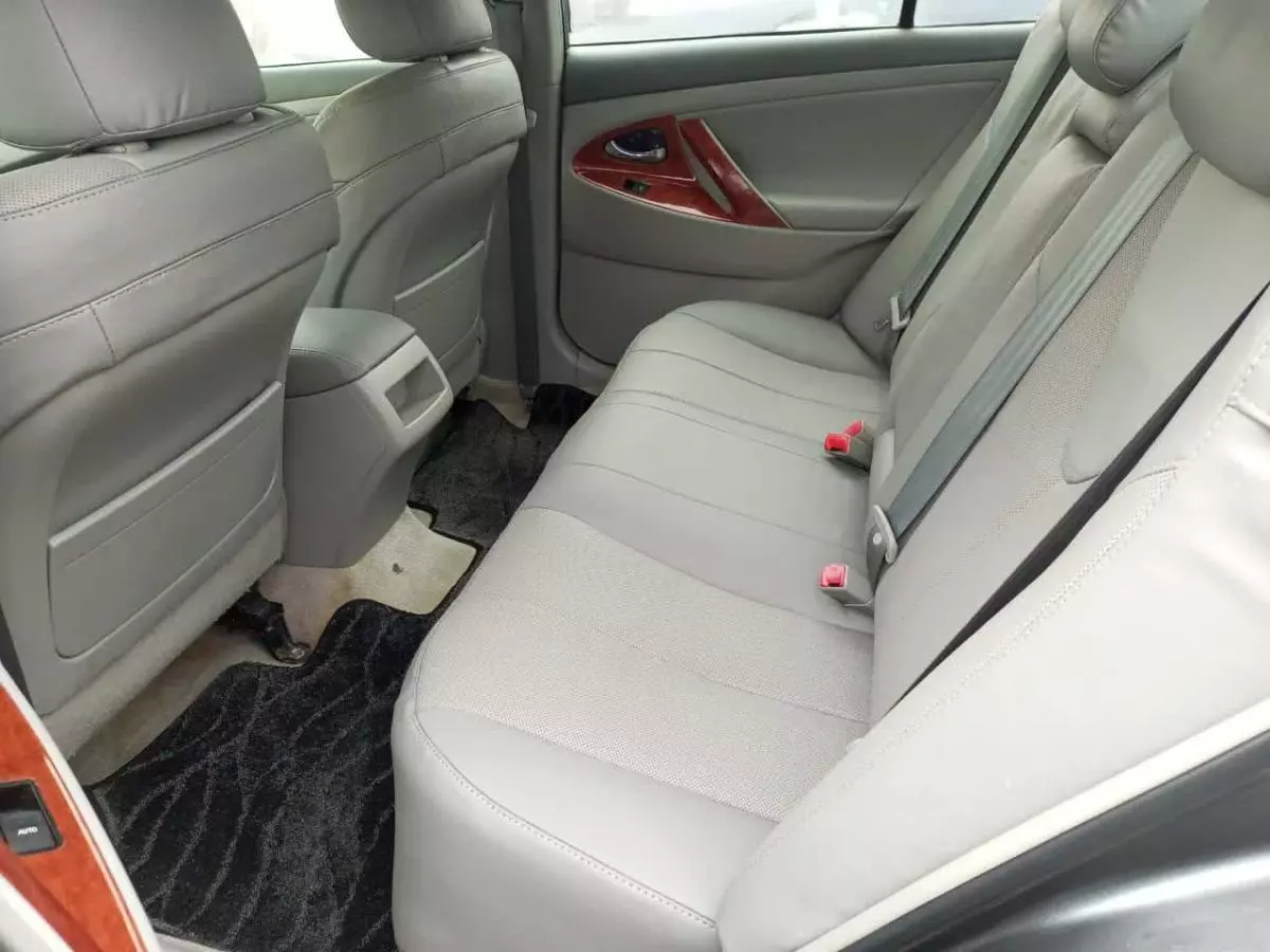 Toyota Camry - 2010