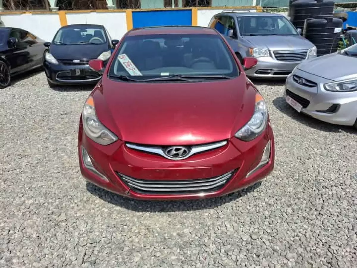 Hyundai Elantra   - 2013