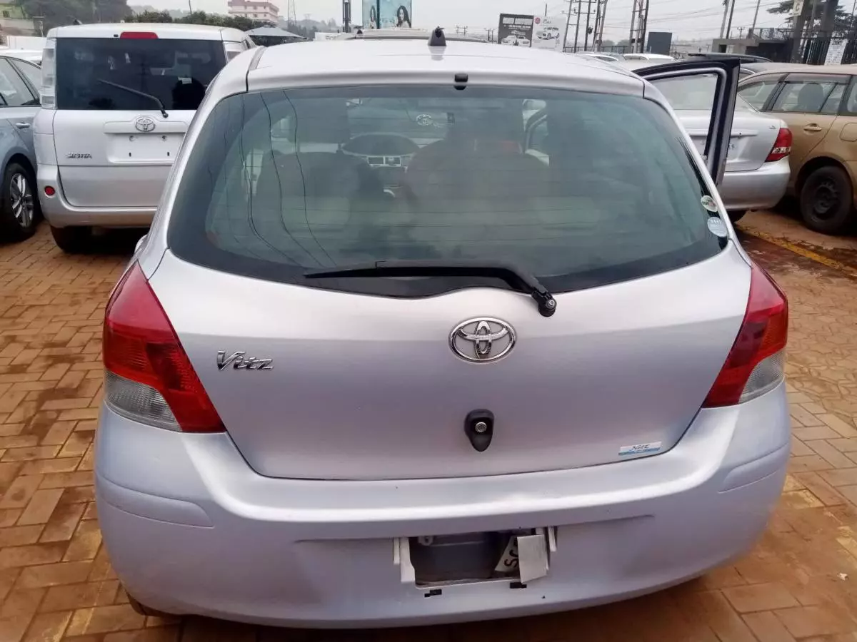 Toyota Vitz   - 2009