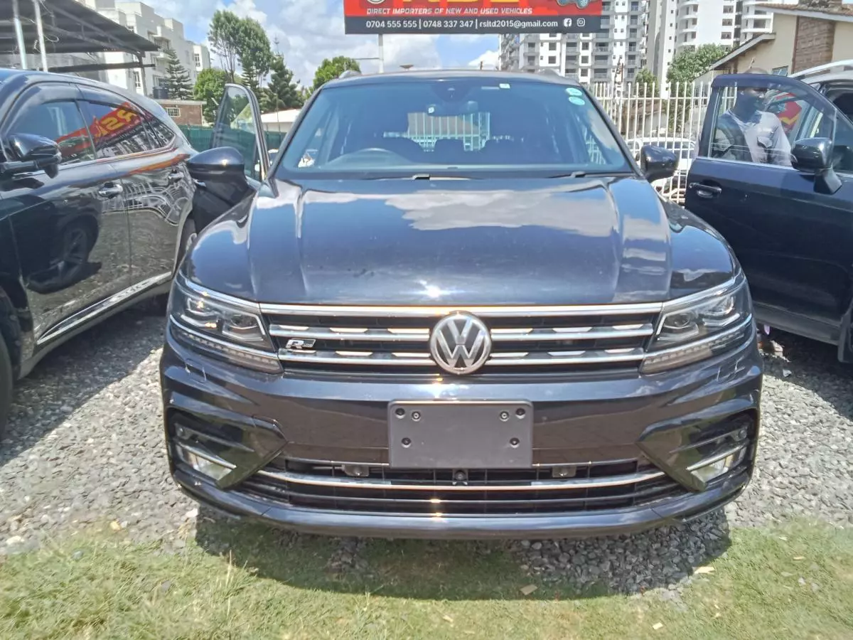 Volkswagen Tiguan   - 2017