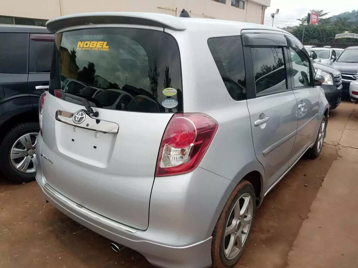 Toyota Ractis - 2009