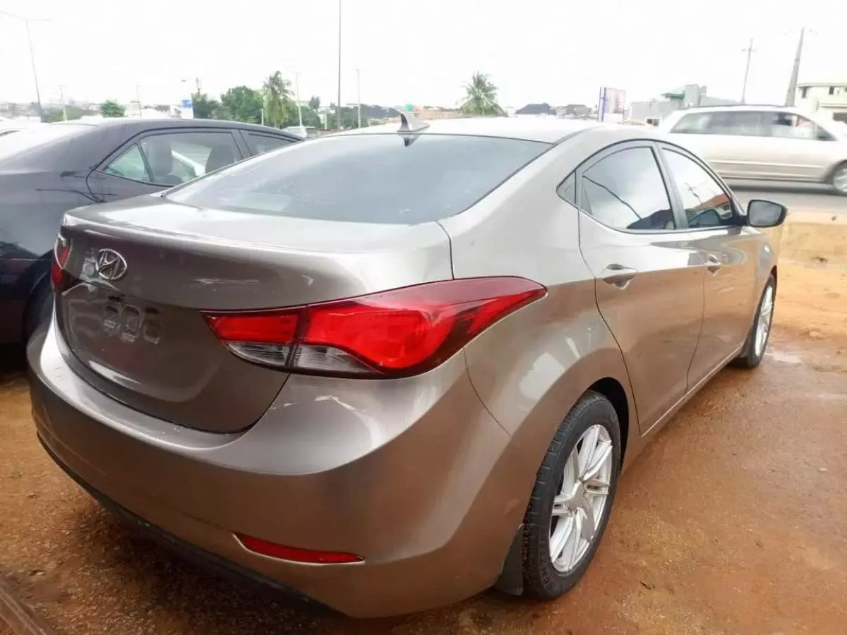 Hyundai Elantra   - 2014