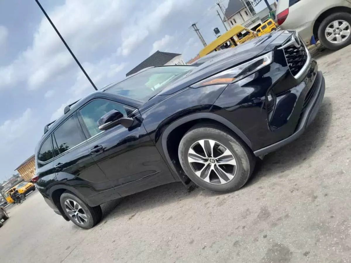 Toyota Highlander   - 2021