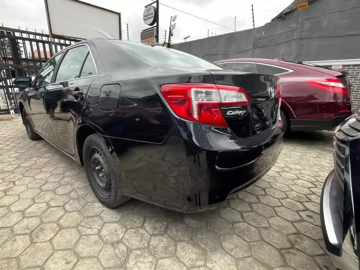 Toyota Camry   - 2012