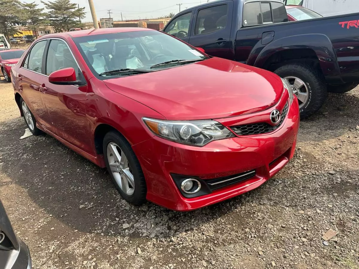 Toyota Camry   - 2014