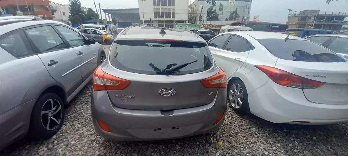 Hyundai Elantra   - 2014