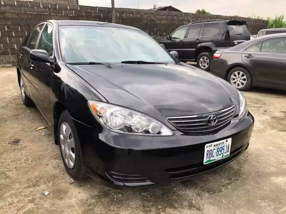 Toyota Camry   - 2005