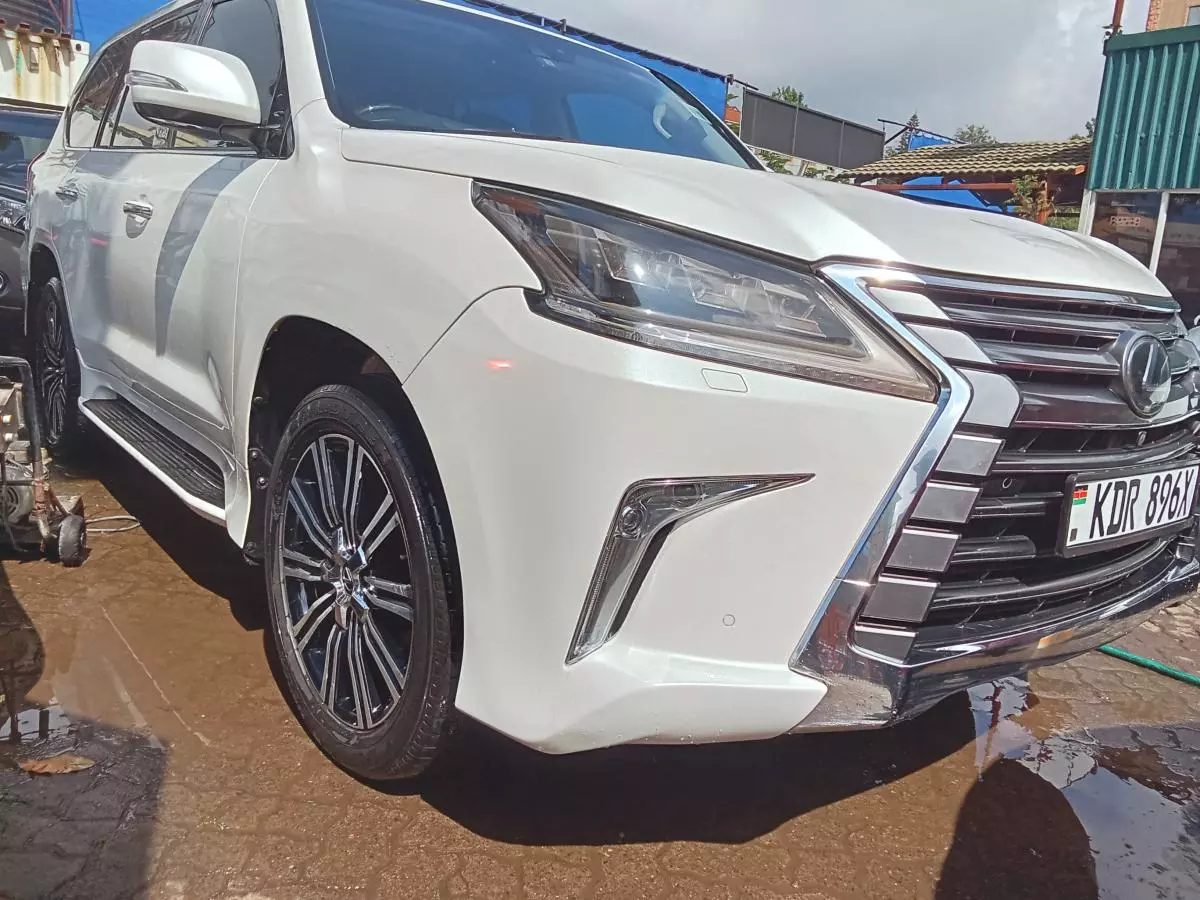 Lexus LX 570   - 2017