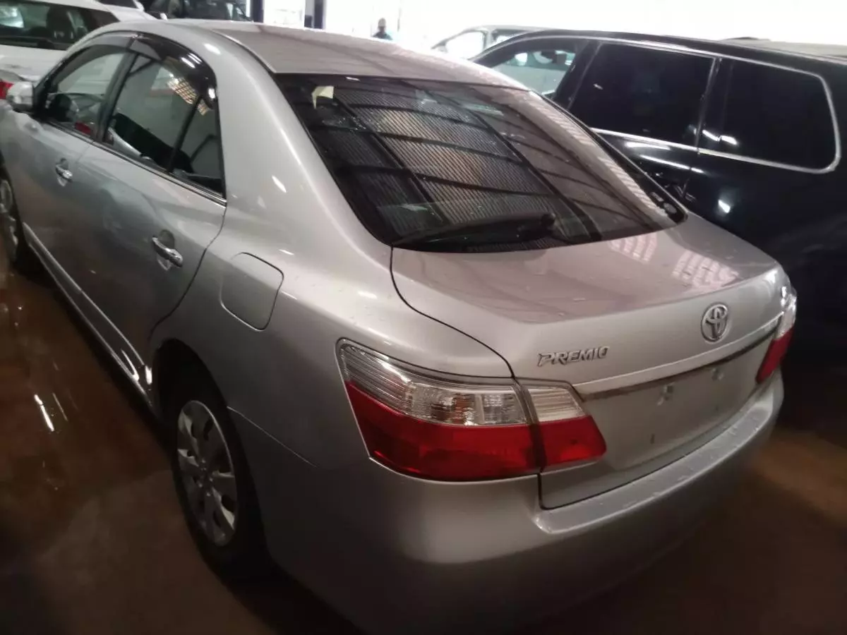 Toyota Premio    - 2009