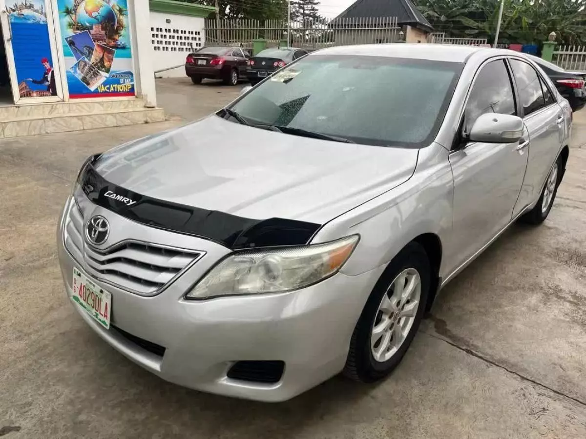 Toyota Camry   - 2011