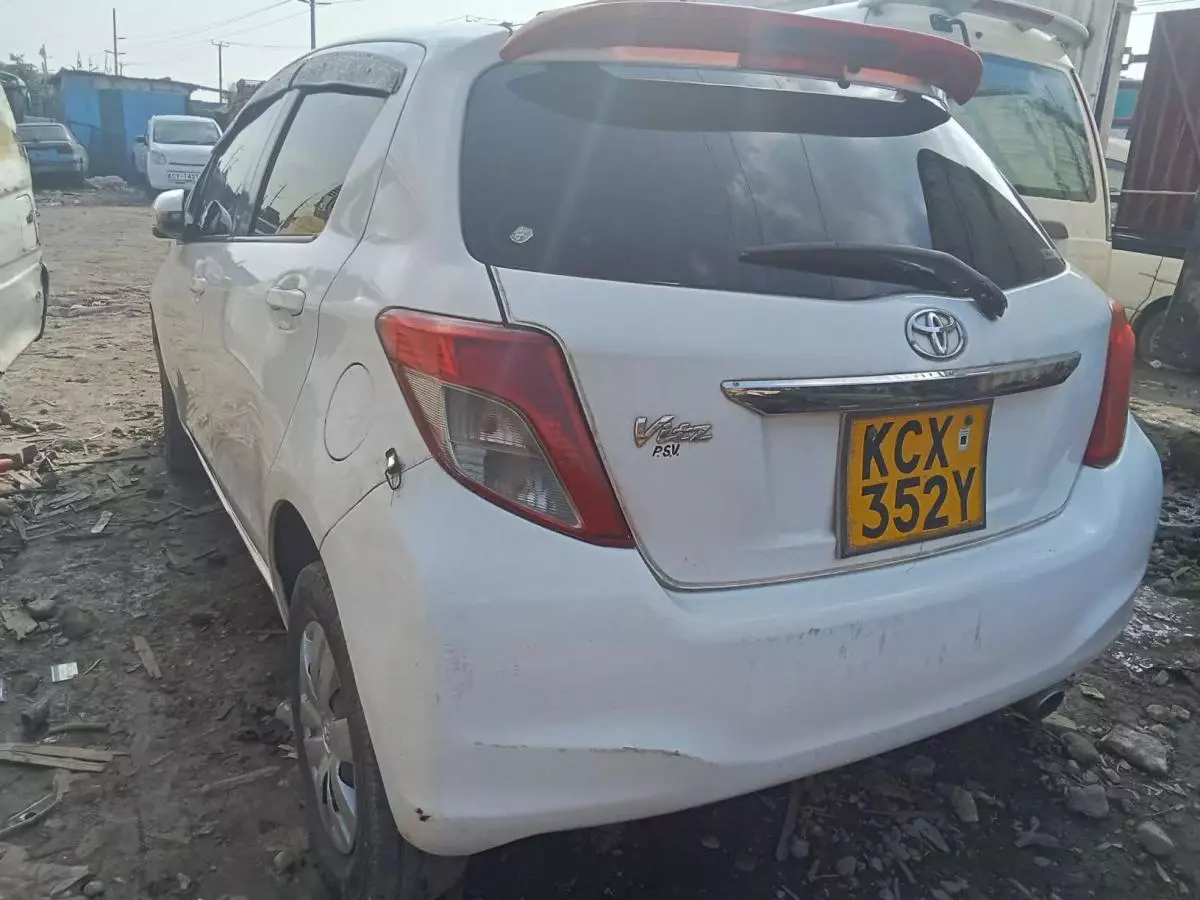 Toyota Vitz   - 2015