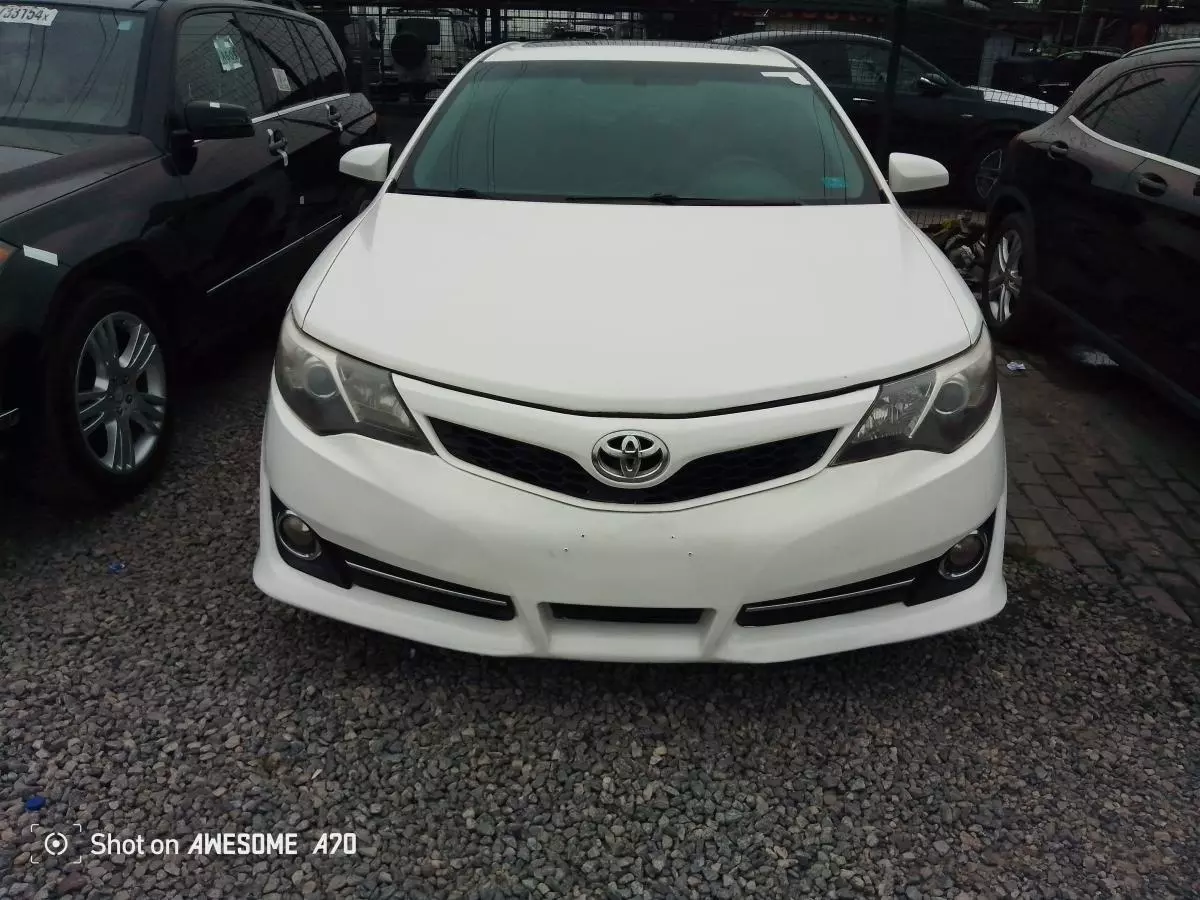 Toyota Camry   - 2012