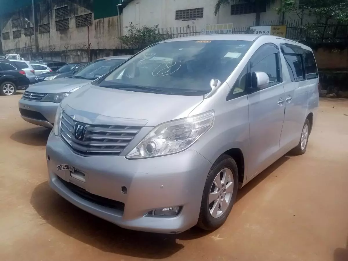 Toyota Alphard   - 2011