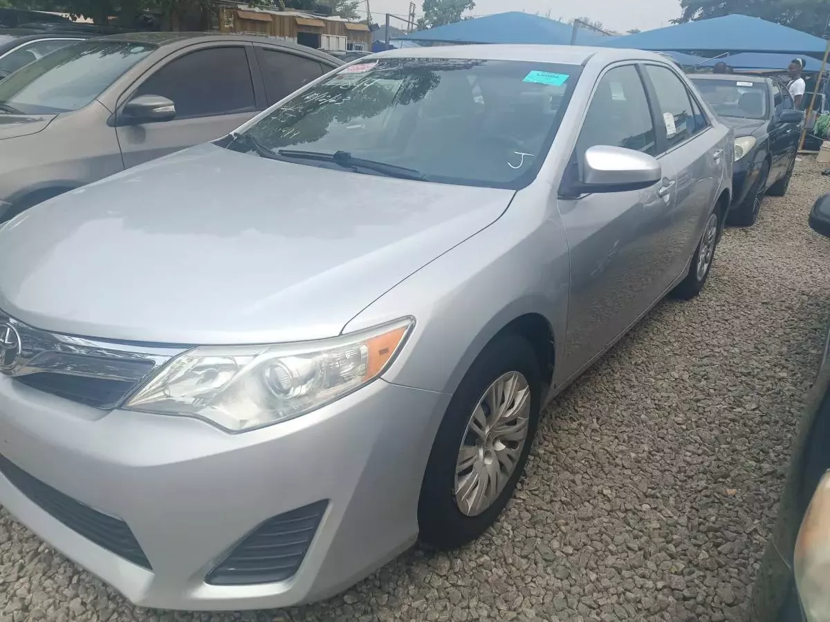 Toyota Camry   - 2013