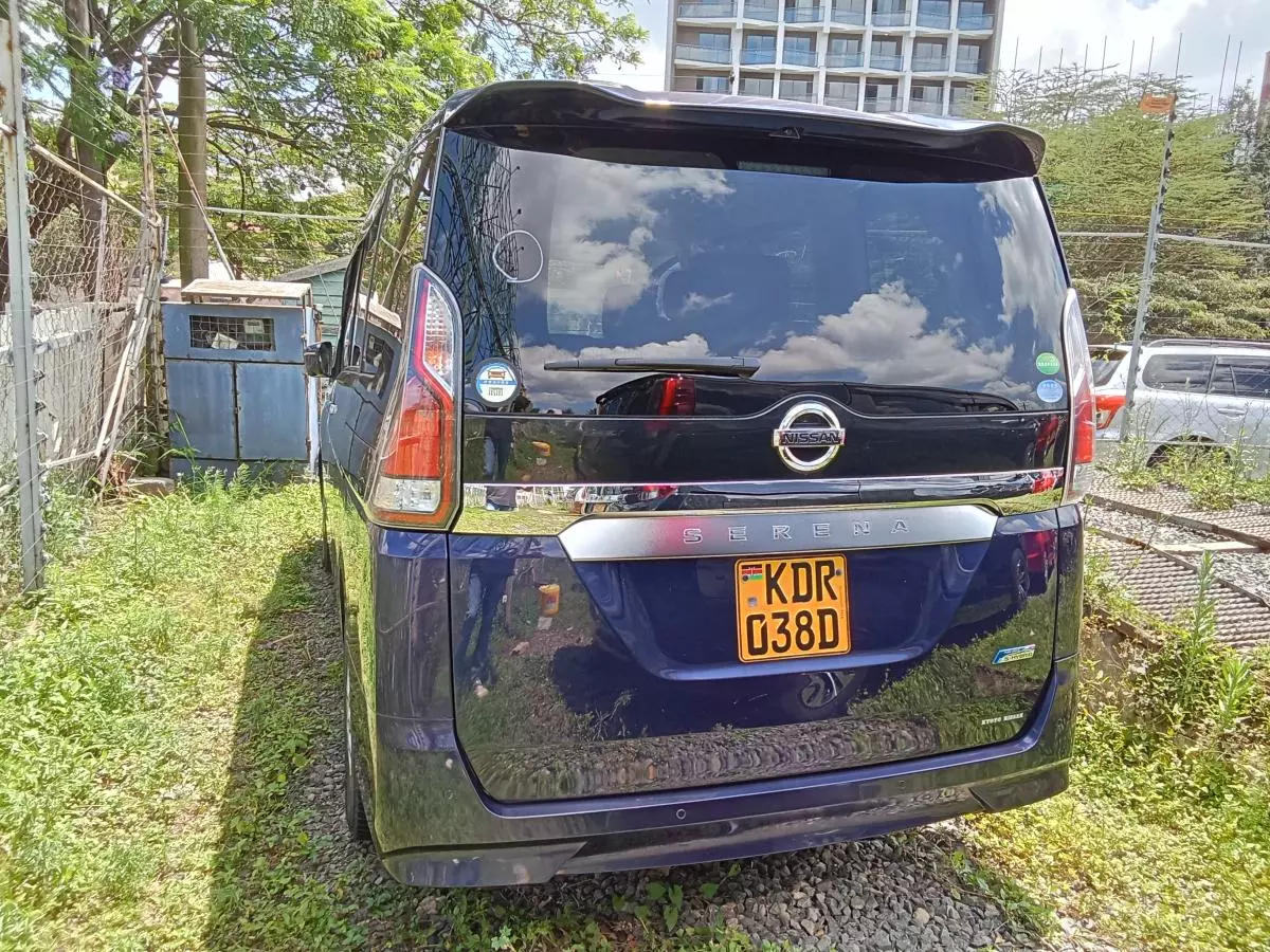 Nissan Serena   - 2017