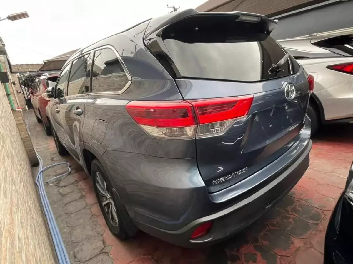 Toyota Highlander   - 2017