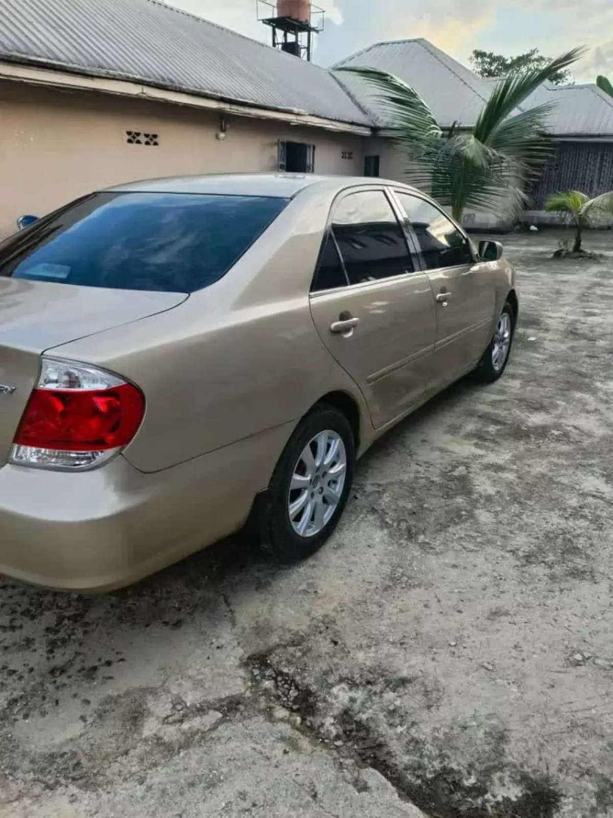 Toyota Camry   - 2005