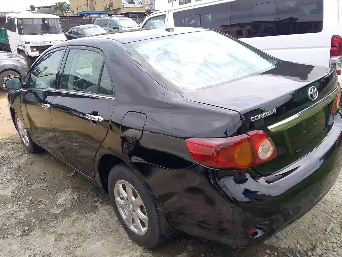 Toyota Corolla   - 2009