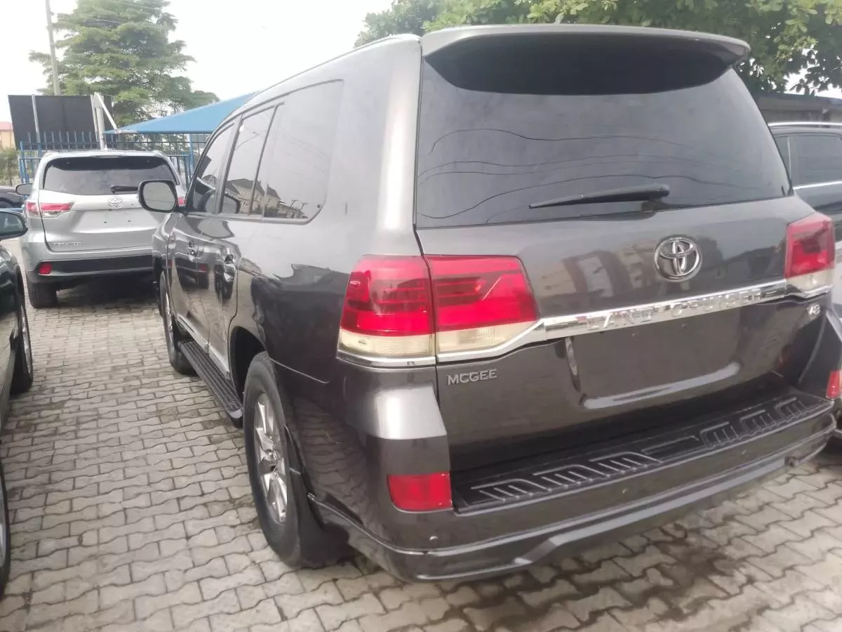 Toyota Land Cruiser VX   - 2013