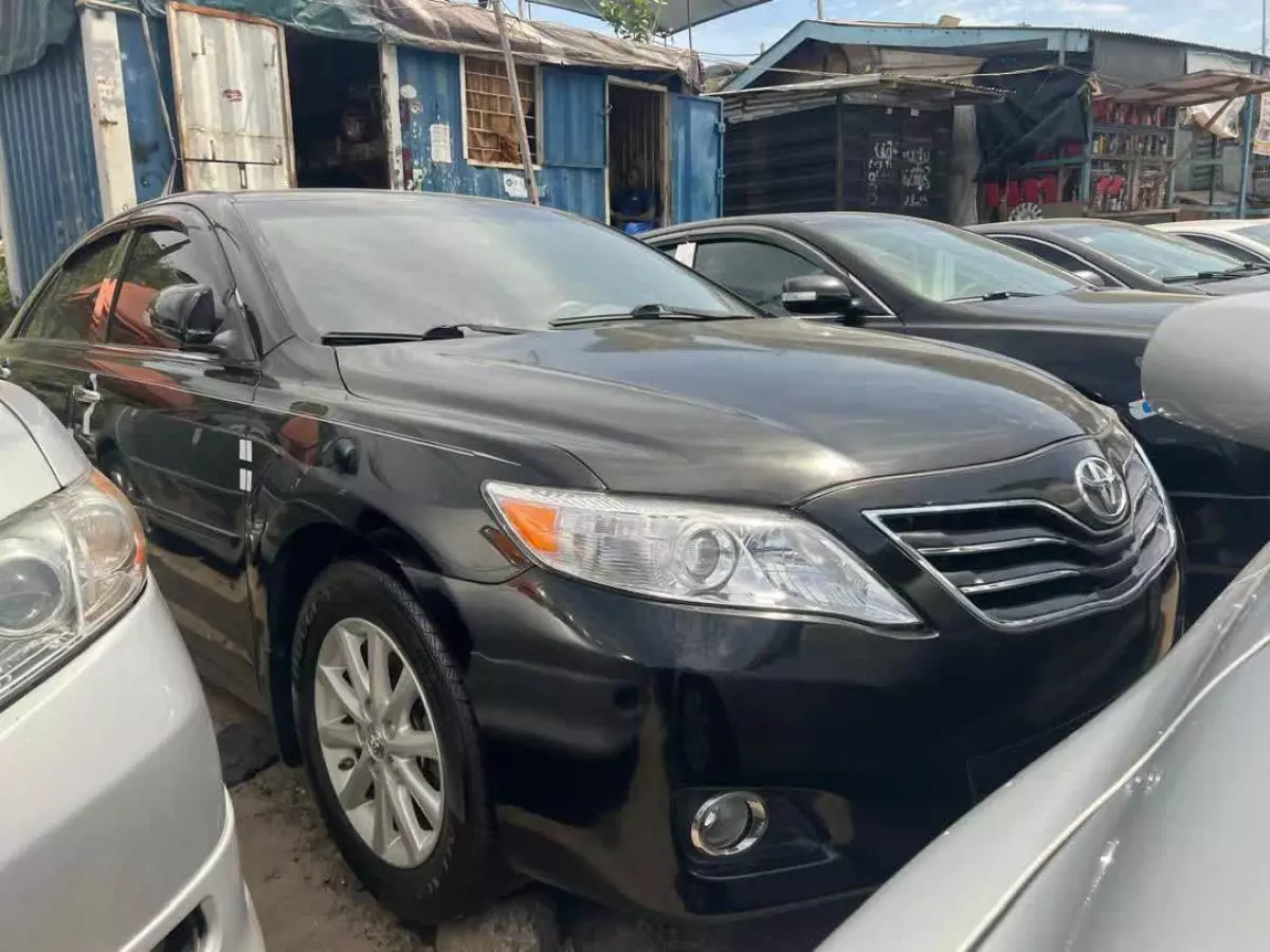 Toyota Camry   - 2011