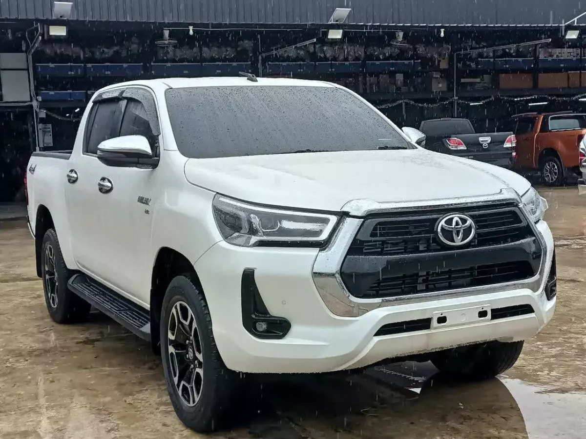 Toyota Hilux   - 2020