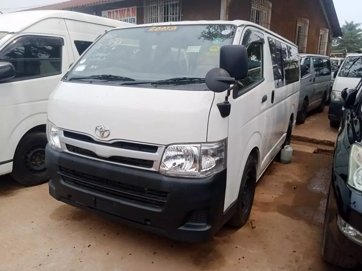 Toyota Hiace   - 2013