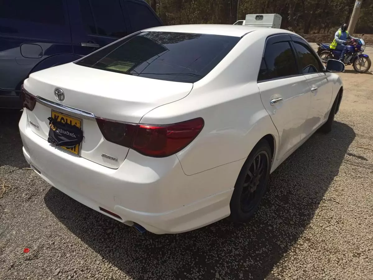 Toyota Mark X - 2012